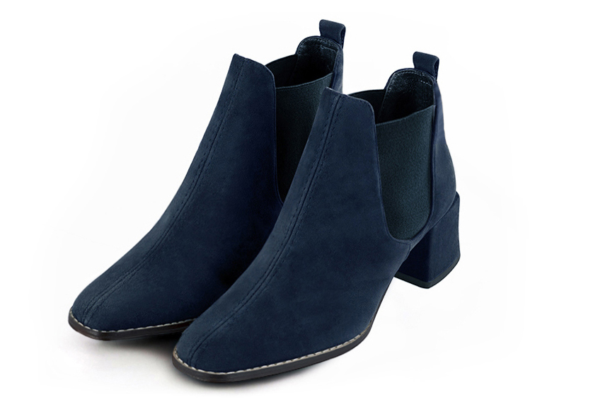 Boots habillees femme bleu marine. Bout carre. Talon mi haut bottier